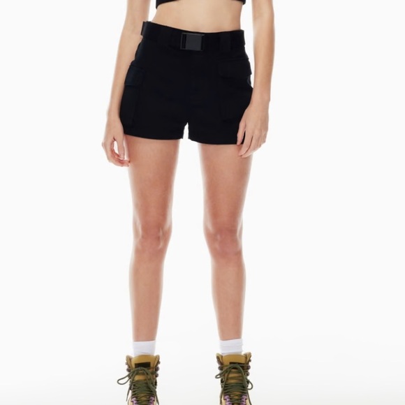 Aritzia TNA Black Cargo 3" Shorts - Picture 1 of 12